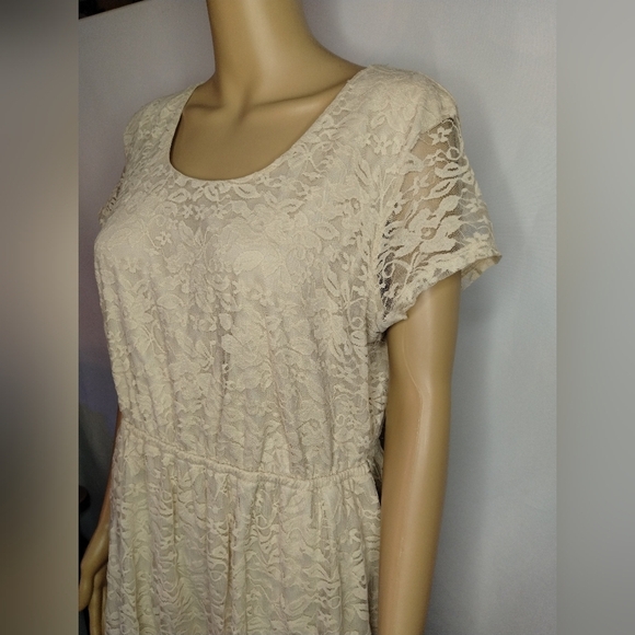 No Boundaries juniors size xl (15-17) cream lace dress - Picture 2 of 7